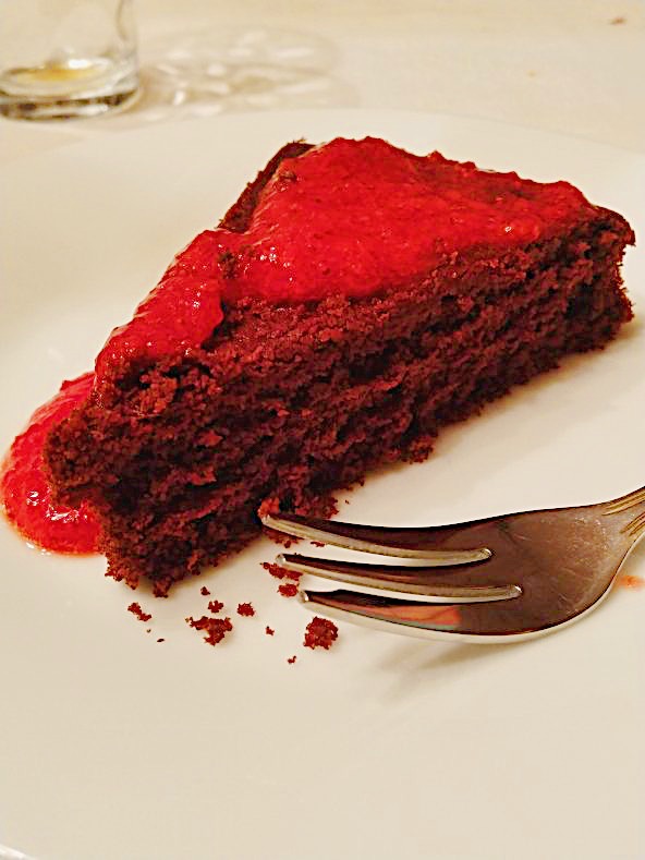 Gâteau au chocolat Diablotin sans gluten et coulis de fraises