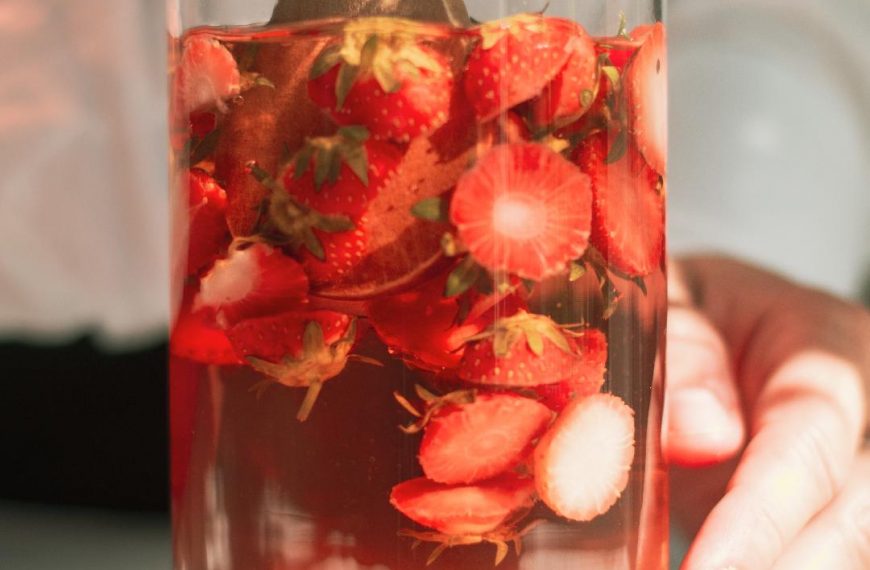 Slush/limonade à l'infusion de queues de fraises