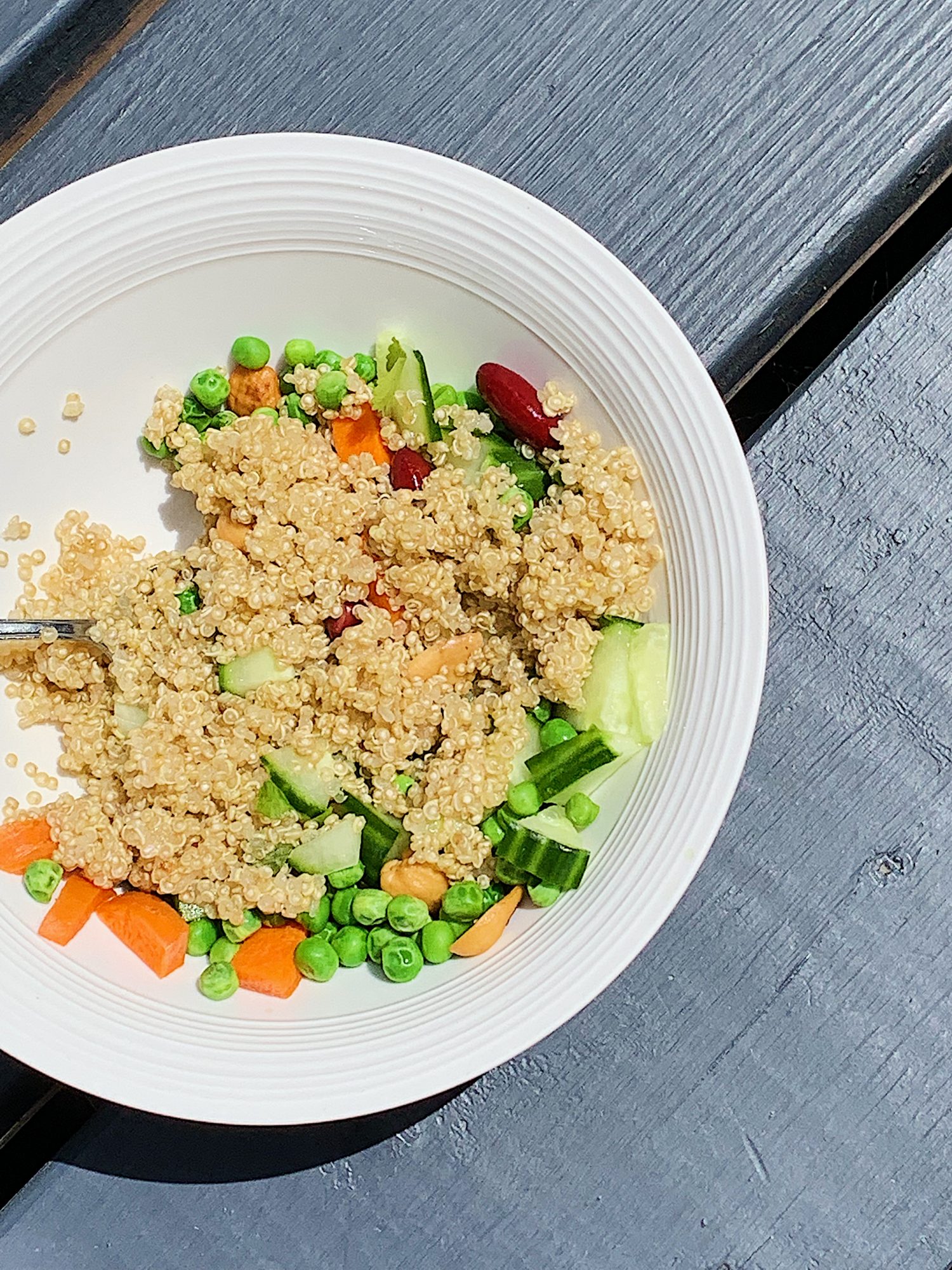 Salade de quinoa aux haricots rouges et noix de cajou