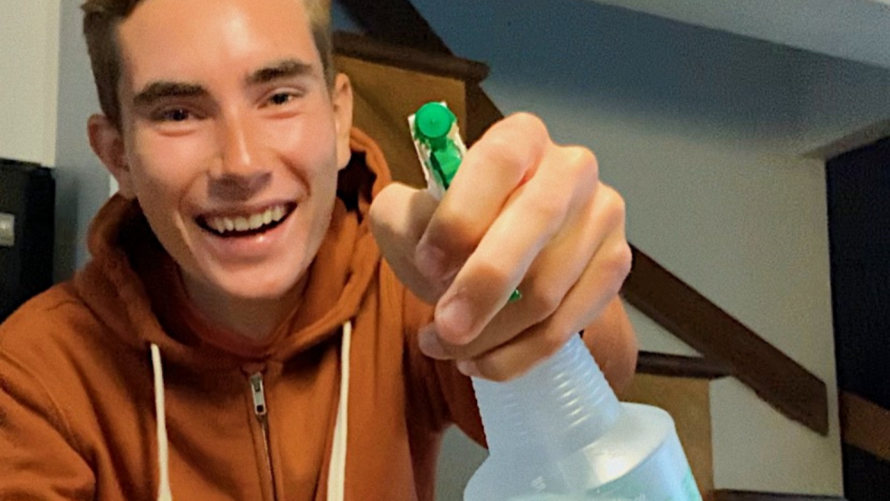 Zachary Barde / Ma routine de nettoyage de la maison