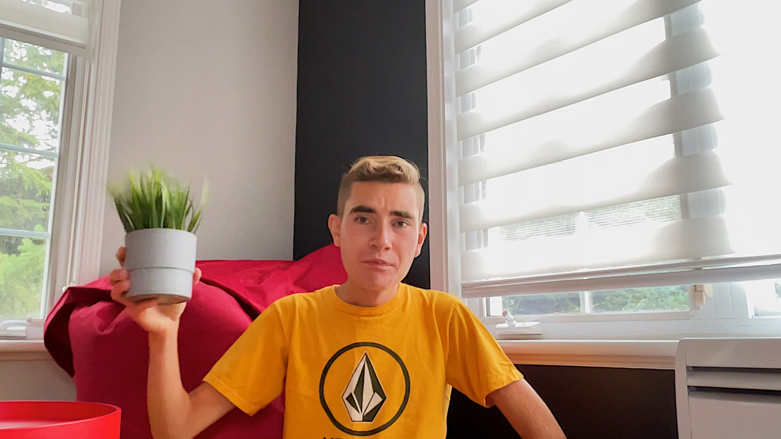 4 conseils pour désencombrer le salon