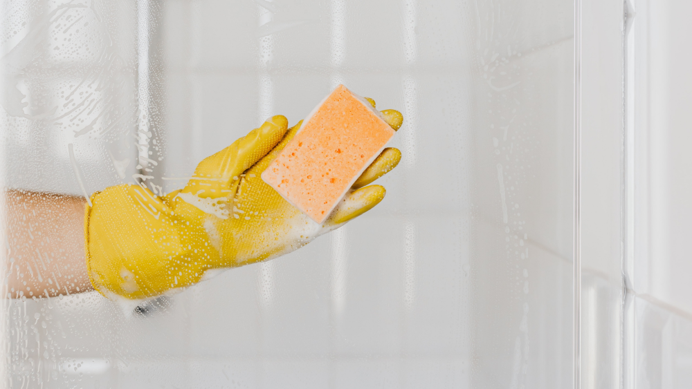 Se débarrasser du calcaire sur les parois d'une douche en verre: Comment faire?