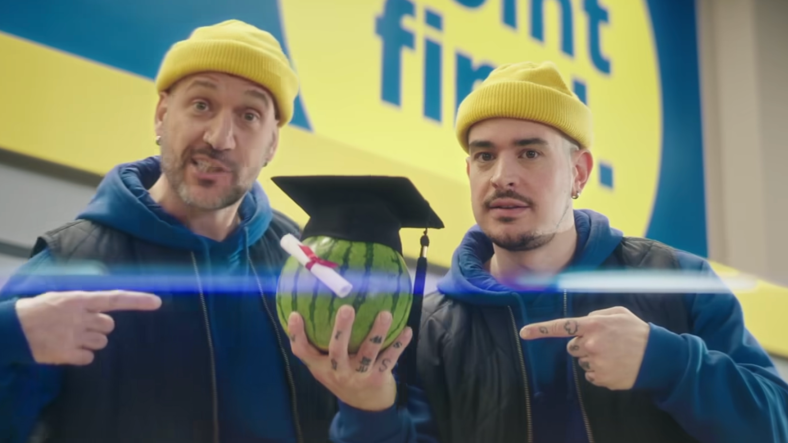 Voici la publicité Maxi avec Koriass et Martin Matte dont tout le monde parle - Les Zackardises Voici la publicité Maxi avec Koriass dont tout le monde parle