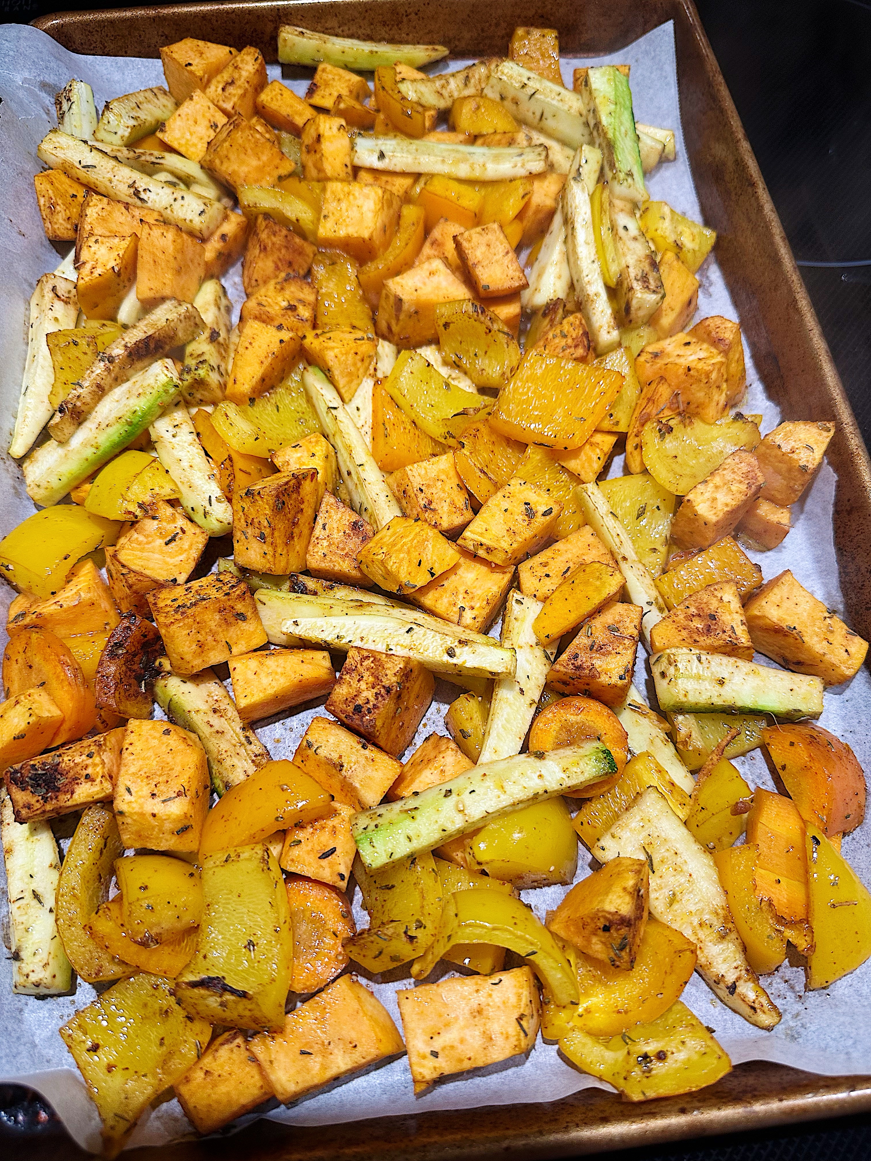 Plaque de courgettes, poivron, carottes et patates douces au four