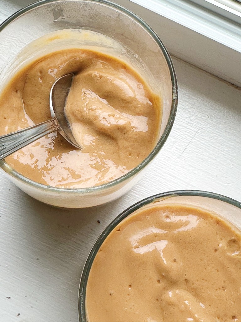 Mousse au tofu à la mangue et chocolat Les Zackardises